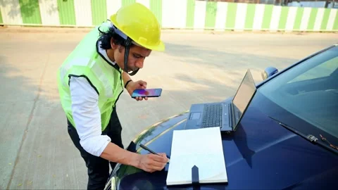 Construction worker taking notes Stock Footage 277036122