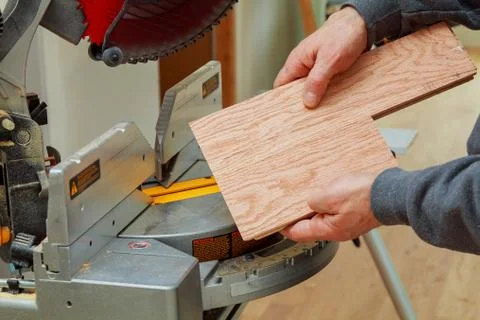 Construction worker, Trimming parquet on using circular miter saw cutting 스톡 사진