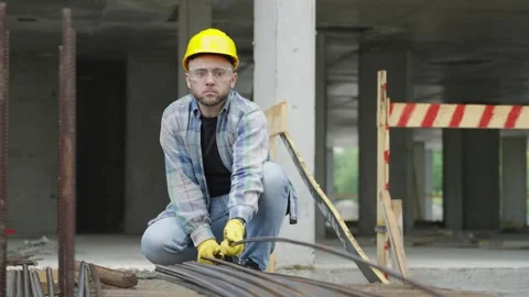Construction worker tying steel rebar together at building site Stock-Footage 337469367