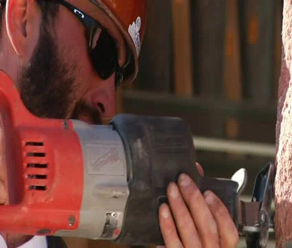 Construction worker uses power tool 스톡 동영상 21561399