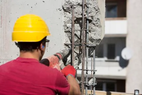 Construction worker using a drilling power tool Stock-Fotos