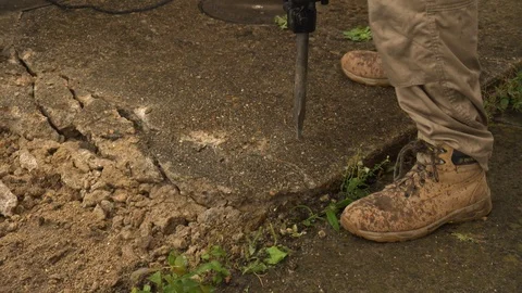 Construction worker using Jack hammer / concrete breaker on paving - Jackhammer 動画素材 106087258