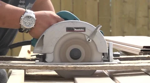 Construction worker using a powered circular saw. 動画素材 64569788