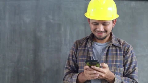 Construction worker using smartphone Stock Footage 138808487