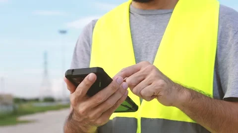Construction worker using smartphone Stock Footage 160078962