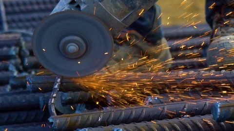 Construction Worker Using Spiral Vidéo 105737803