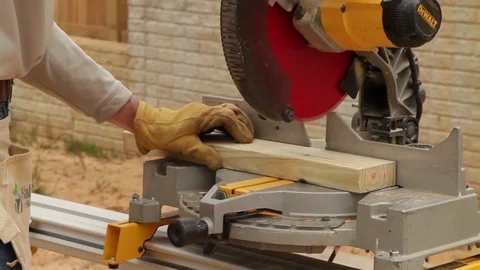 Construction Worker Using Table Saw Vídeo Stock 81750836
