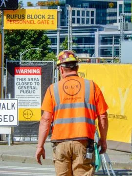 Construction worker walking towards a site entrance Fotos de archivo