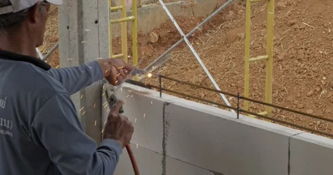 Construction worker welding metal reinforcement at building site industrial Vídeos de archivo 332934999