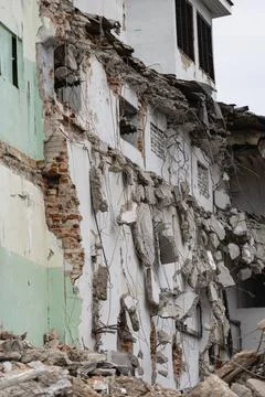 Construction workers are actively dismantling a building, exposing its intern 库存照片