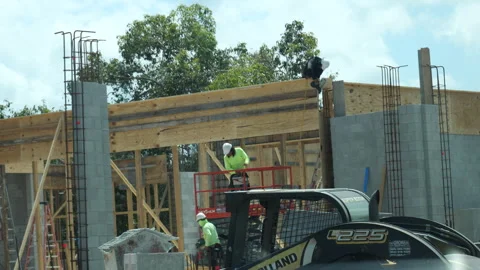 Construction Workers Build Home Vidéo 333797486