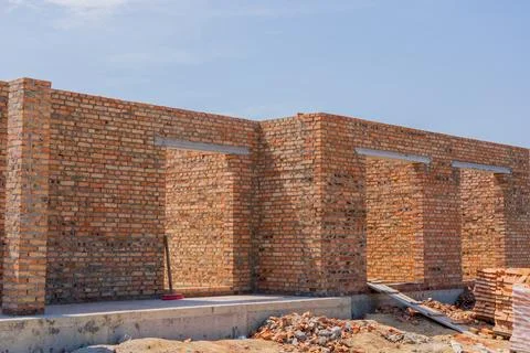Construction workers build a sturdy brick structure, showcasing skilled cra.. Stockfoto's