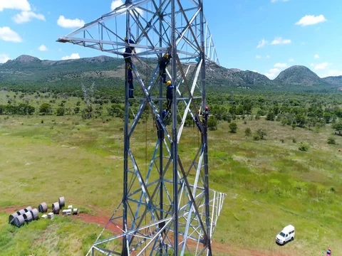 Construction workers on a electrical pylon 動画素材 73993860