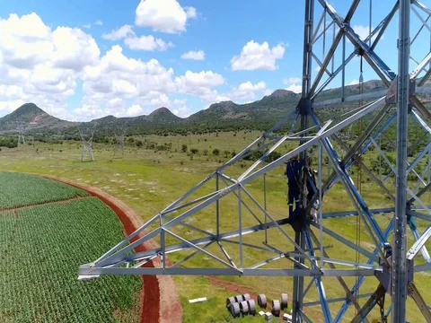 Construction workers Erecting a Electrical Pylon 動画素材 73993487
