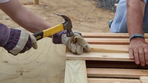 Construction Workers Hammering in a Nail Vídeo Stock 81751248