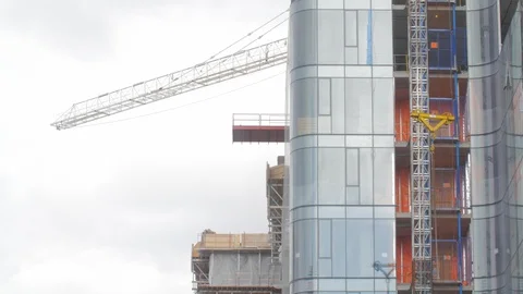 Construction Workers Highrise Pulley Hoist Lift Crane Condo Developmen 스톡 동영상 87430591