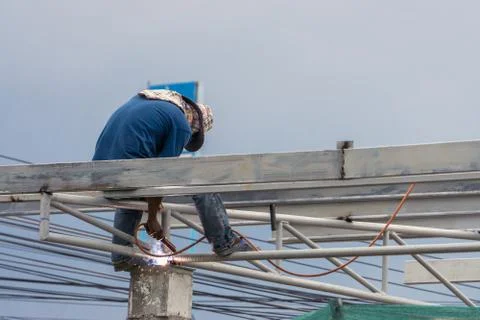 A construction workers installing beam formwork. Formwork is located at the h Stockfoto's