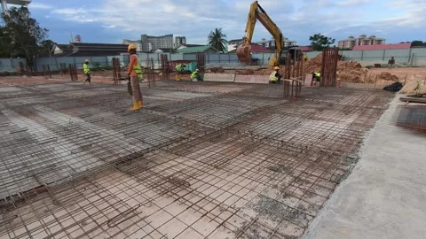 Construction Workers Installing Steel Rebar for Concrete Floor Slab 스톡 동영상 333846418