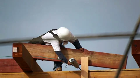 Construction workers installsa structural beam at development site Vídeo Stock 34536308