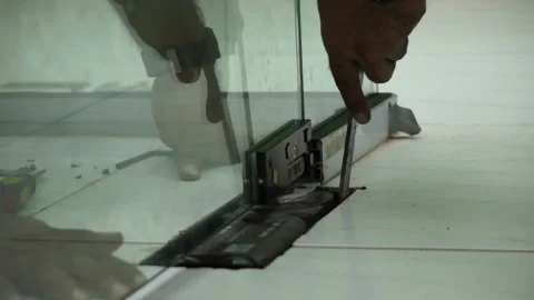 Construction Workers on the job 스톡 동영상 137629056