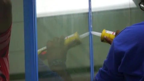 Construction Workers on the job 스톡 동영상 137629772