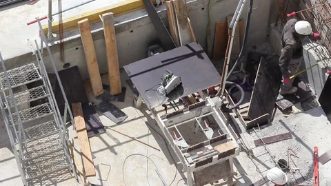 Construction workers on a large project in Paris Vídeo Stock 72116128