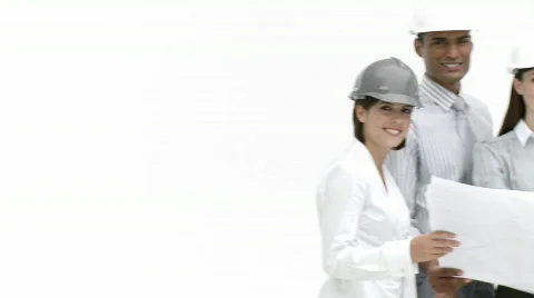 Construction workers looking at a drawing  in a building Vidéo 564085