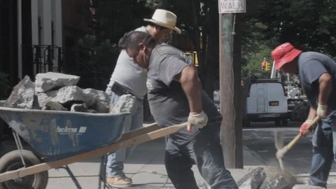 Construction Workers on New York Sidewalk 動画素材 106536952