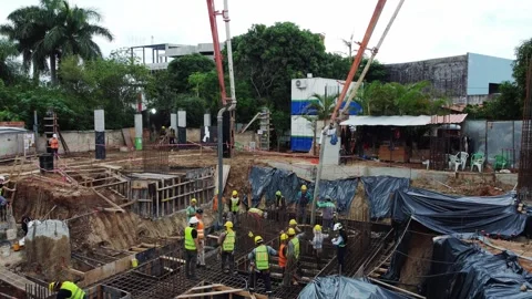 Construction workers pouring concrete at building site Asuncion Paraguay Video stock 333718933