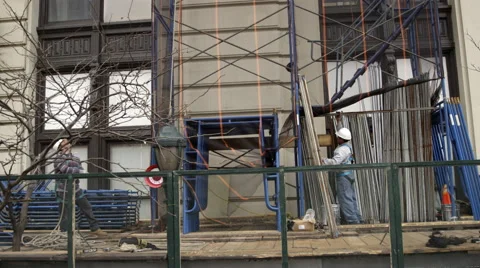 Construction workers scaffolding site slow motion 4K Manhattan New York City NYC Stockbeeldmateriaal 49525137