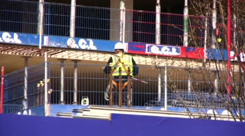 Construction workers on site with scaffolding Stock-Footage 22795019