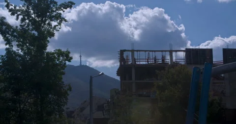 Construction Workers in Sofia 스톡 동영상 287352124