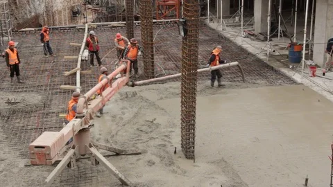 Construction workers with steel beams Video stock 77100837