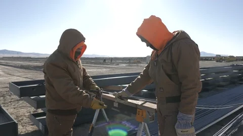 Construction Workers - Threading Steel Видео 133000573