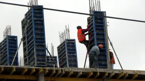 Construction workers on the top of new building 動画素材 88030880