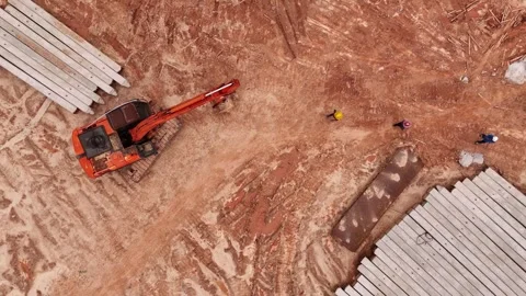 Construction Workers Walking Between Excavator and Foundation Piles Vídeos de archivo 337623412