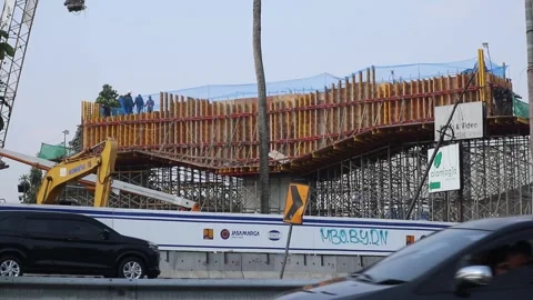 Construction workers work on a toll road pillar in Yogyakarta. Stock-Footage 341835127
