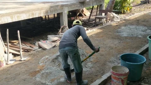 Construction workers working 库存影片 250216697