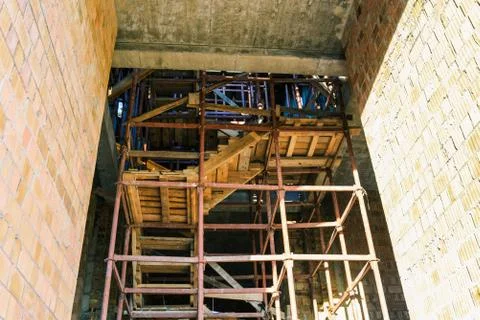 Constructions on the building under construction. Iron lessa and wooden stair Foto stock