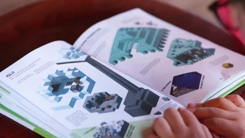 Constructor tutorial book. Kids open to continuous learning and self-improvement Vídeos de archivo 139207017