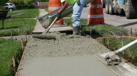 Consturction workers laying concrete 動画素材 838577