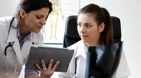 Consultation X-ray results with tablet in doc office Video stock 22935318