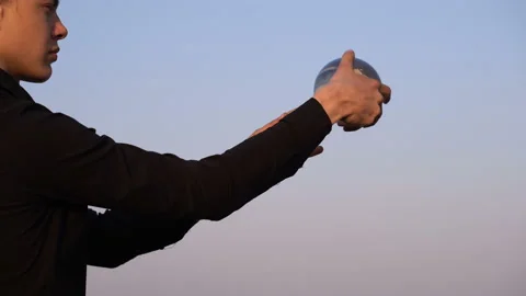 Contact juggling 스톡 동영상 99890980