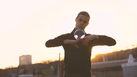 Contact juggling 스톡 동영상 99891180