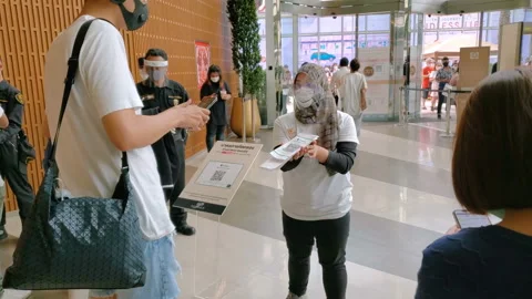 Contact Tracing at Mall to Prevent Spread of Coronavirus (Covid-19) - Thailand Stockbeeldmateriaal 130604190