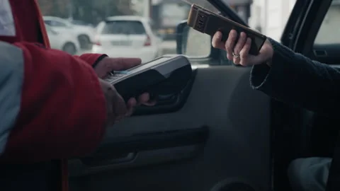 Contactless Payment Interaction Experience at the gas station Vidéo 302211011