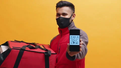 Contactless payment solution via QR code. Pizza delivery man showing pattern on Stock Footage 150953566