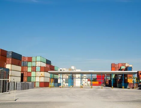 Container cargo industrial plastic pallet yard shipping export logistic 스톡 사진
