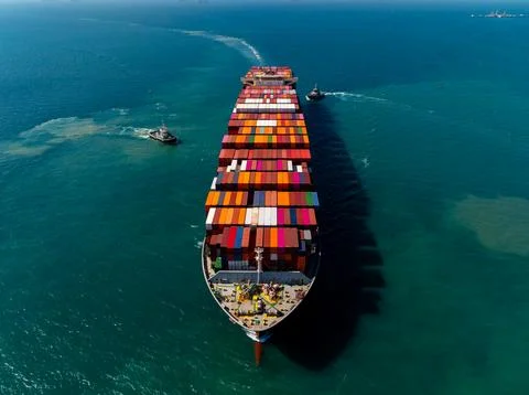Container Cargo Ship Navigating Ocean Waters Near Si Racha Thailand High An.. 스톡 사진