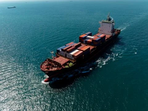 Container Cargo Ship Navigating Open Ocean Waters Off Coast Of Si Racha Hig.. 스톡 사진
